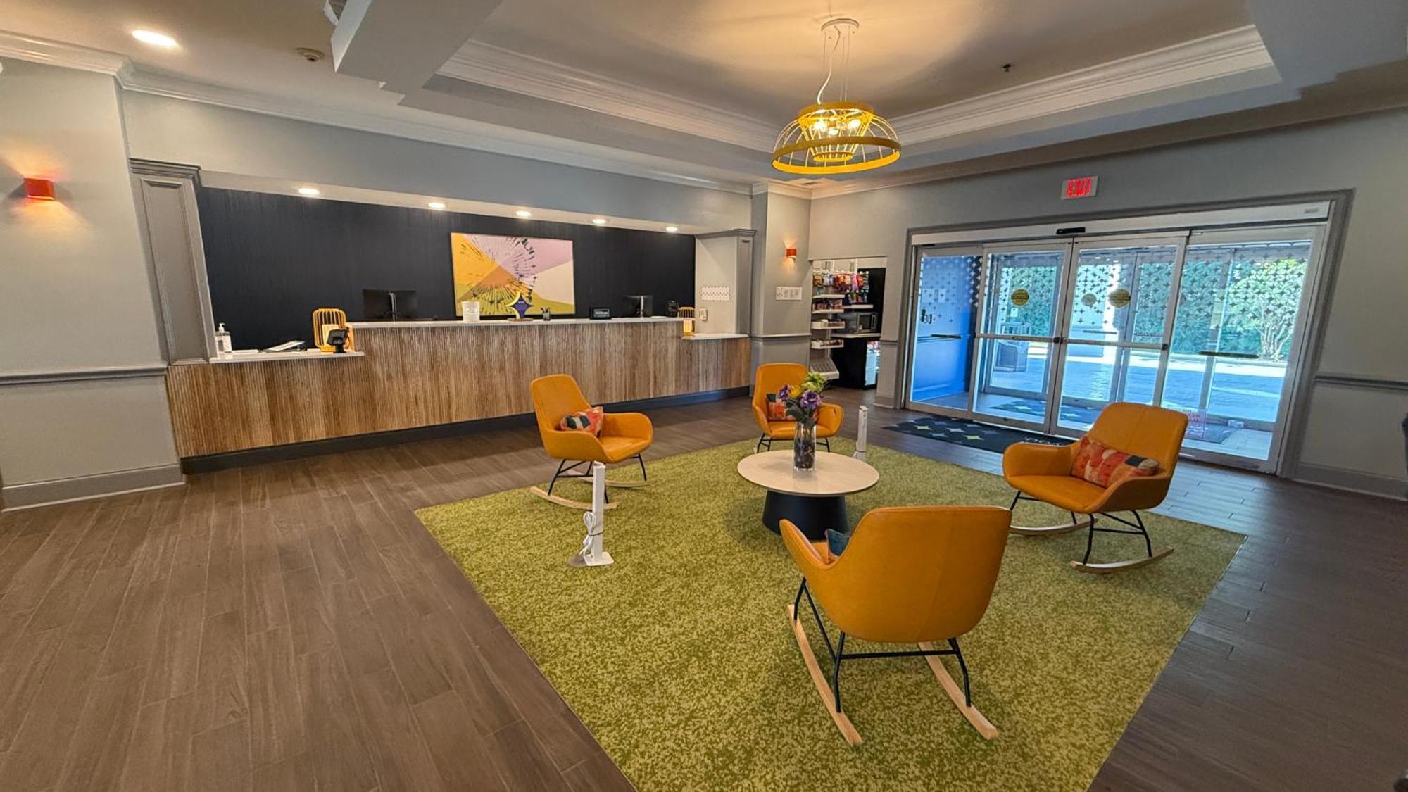 Spark By Hilton Brandon Extérieur photo