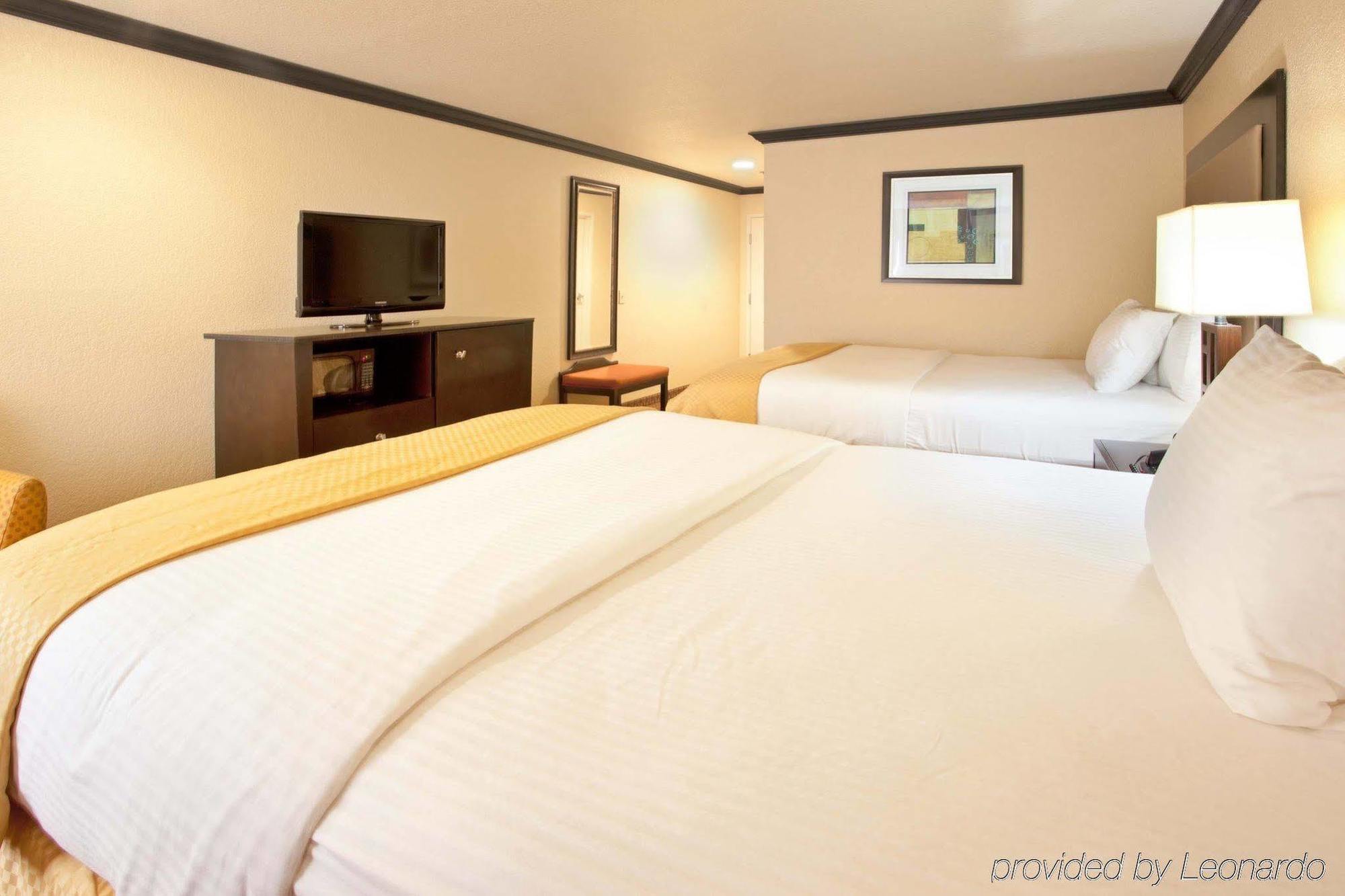 Spark By Hilton Brandon Extérieur photo